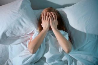 Cómo combatir el miedo a dormir solo