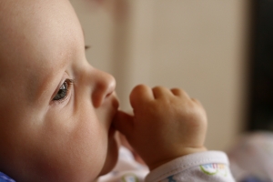 combatir los gases en los bebés